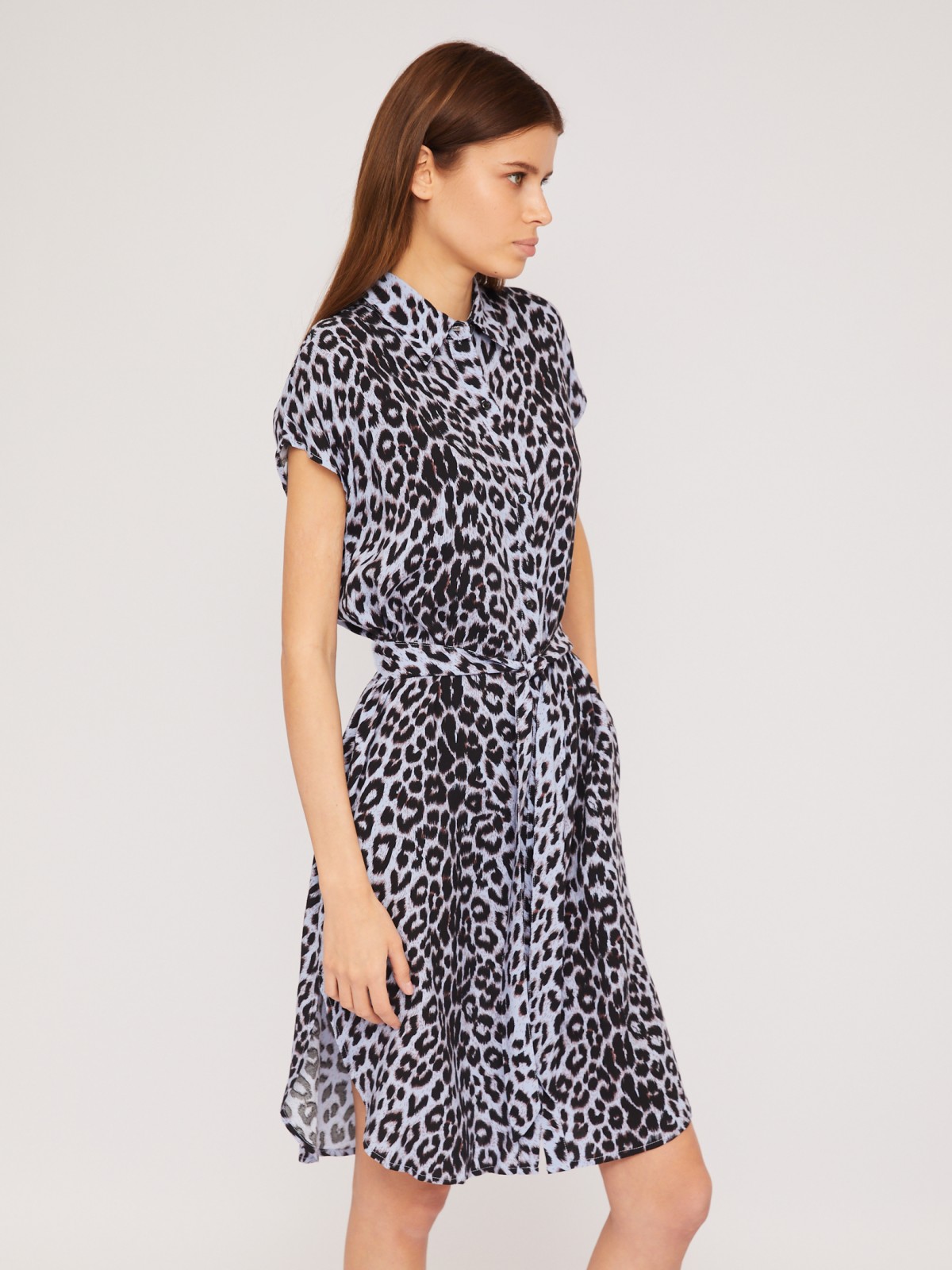 Платье-рубашка из вискозы с леопардовым принтом и поясом zolla 02423824Y062, цвет светло-голубой, размер S - фото 1