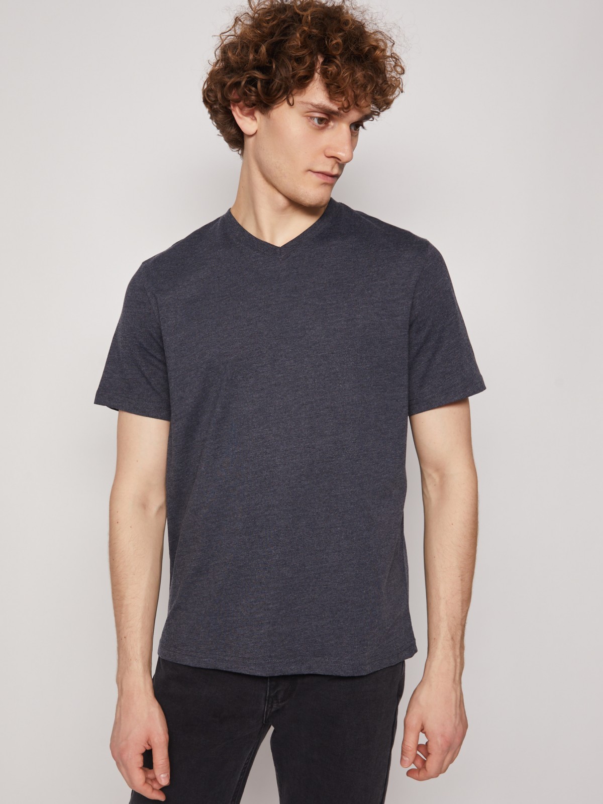 Футболка с V-образным вырезом