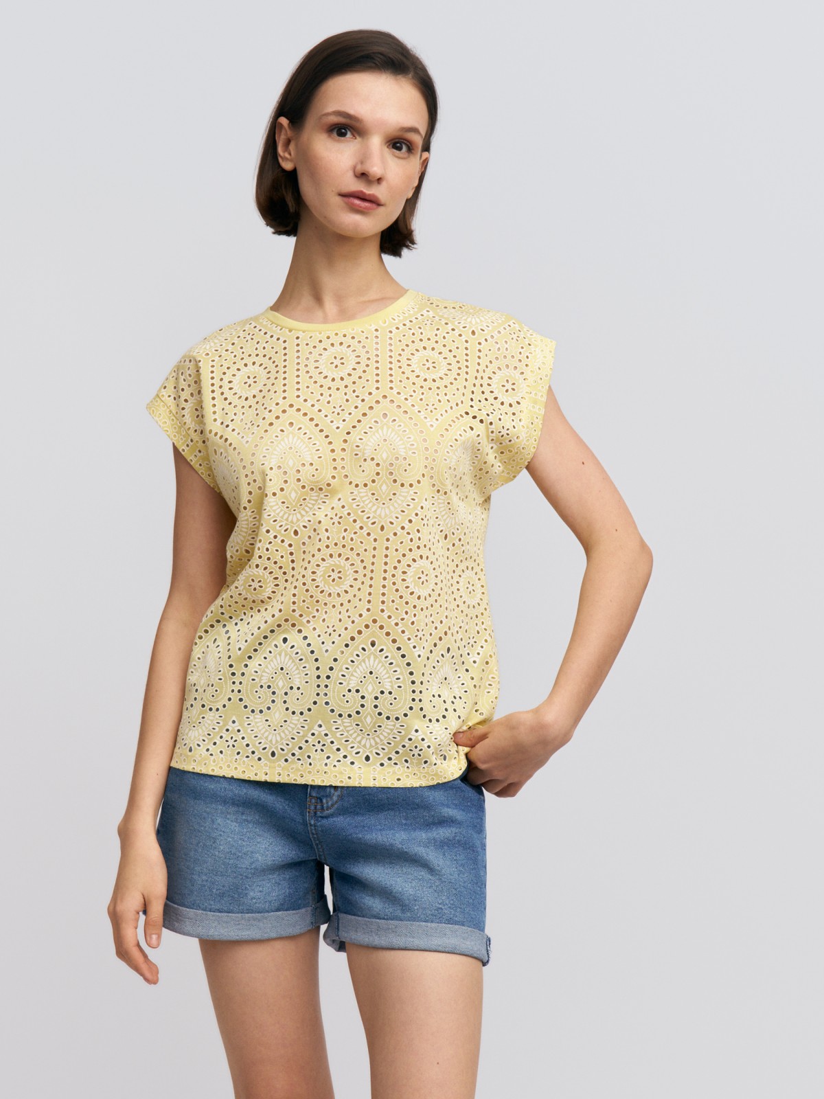 Футболка из вискозы с ажурным узором
