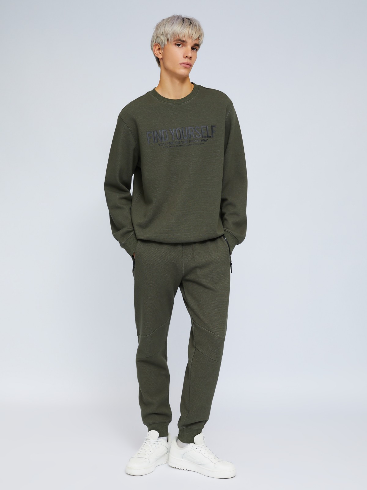 Свитшот из фактурного трикотажа с принтом-надписью