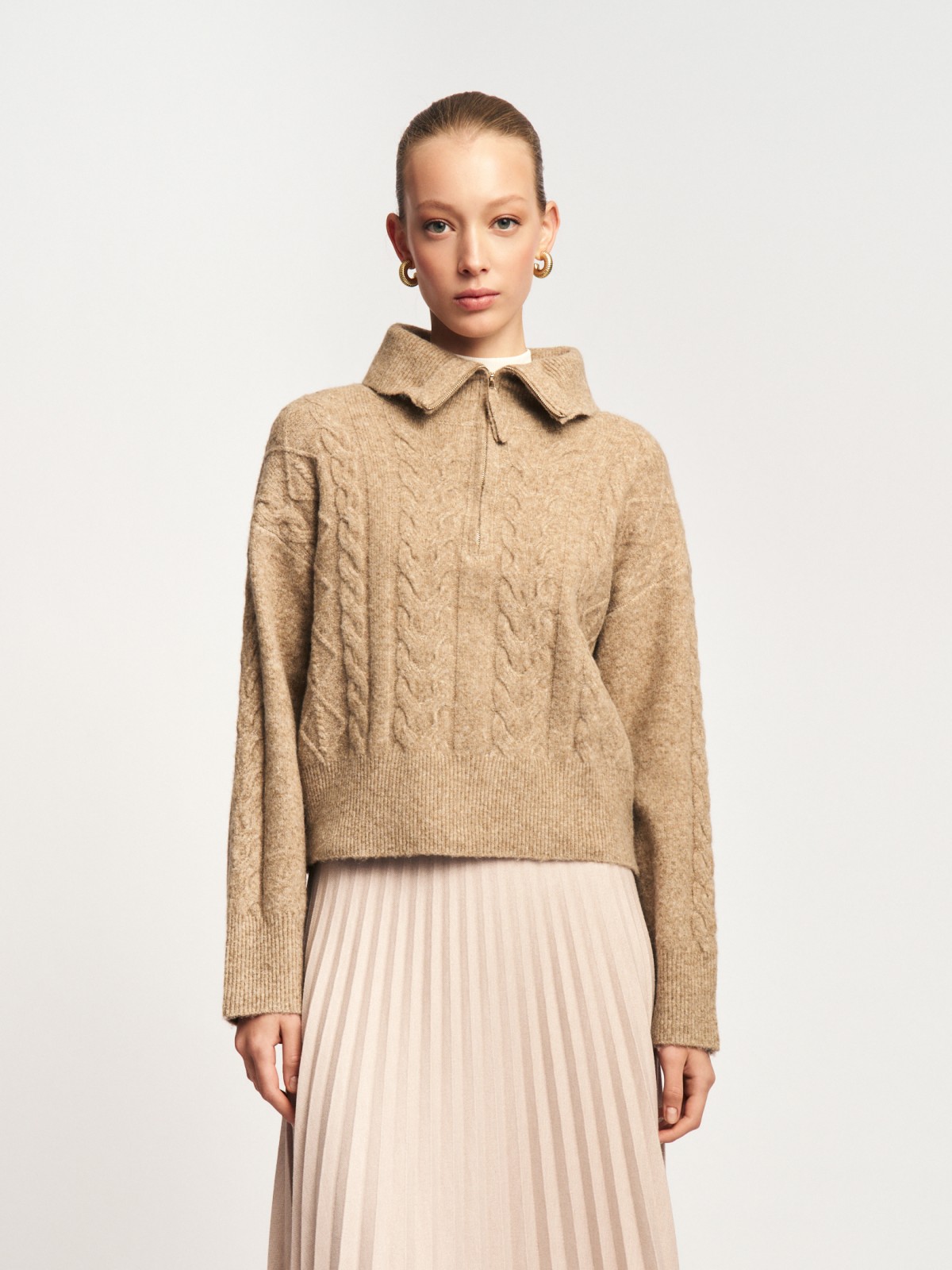 Вязаный свитер с воротником на молнии