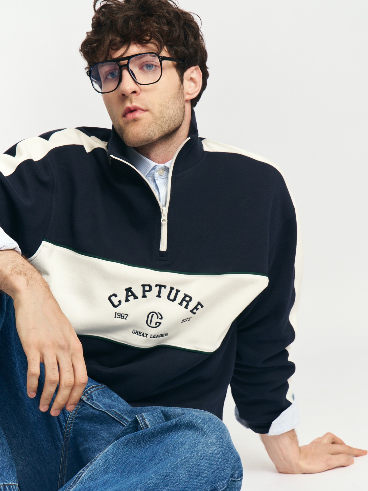 Свитшот с воротником на молнии