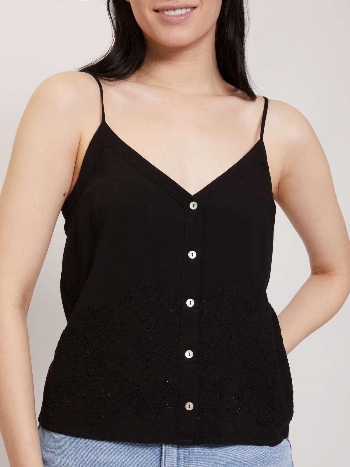 Топ на тонких бретелях