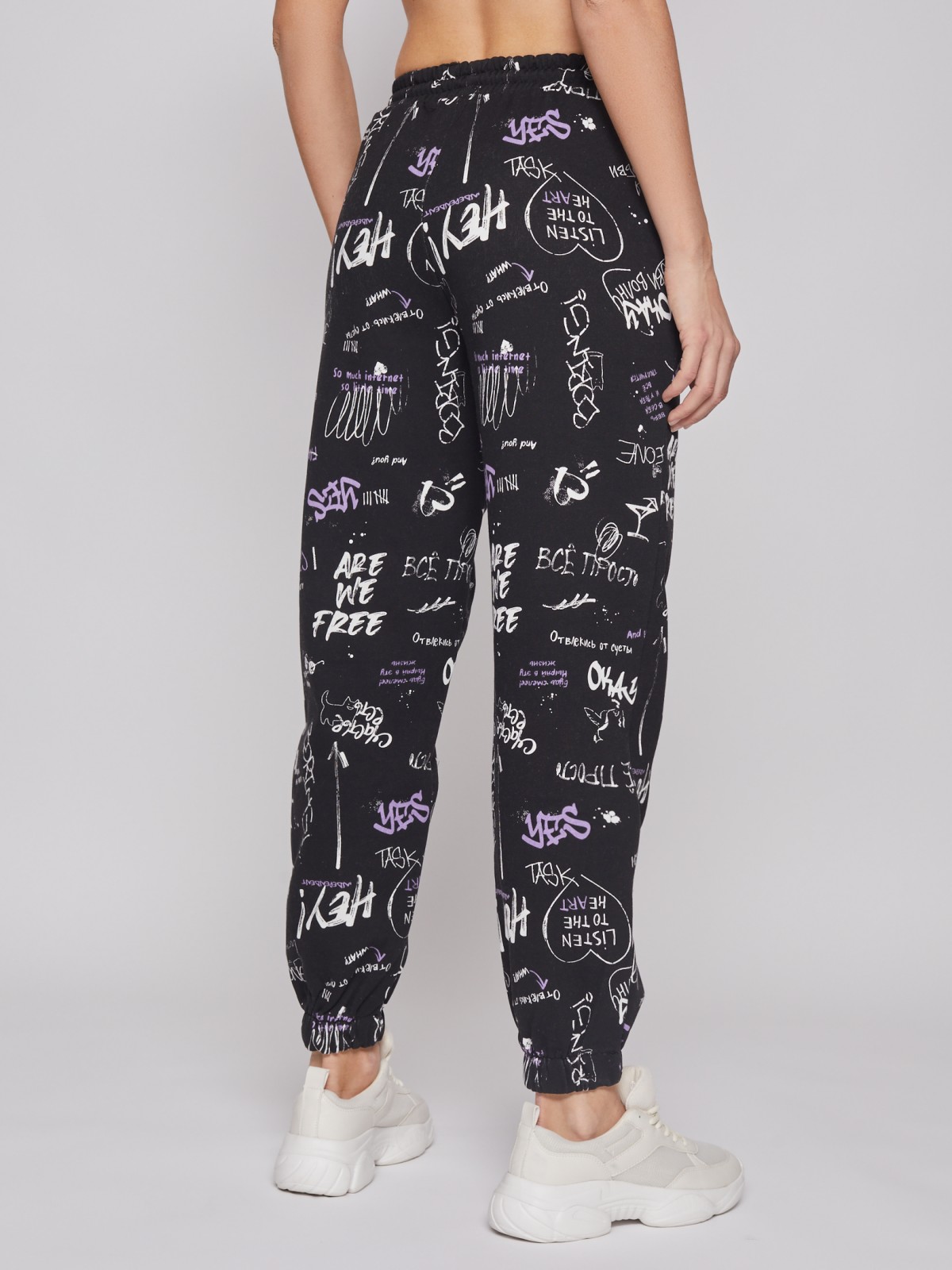 Брюки-джоггеры в спортивном стиле