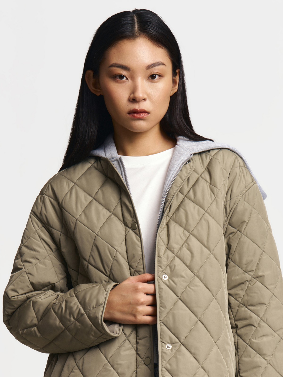 Утеплённая стёганая куртка на синтепоне с капюшоном