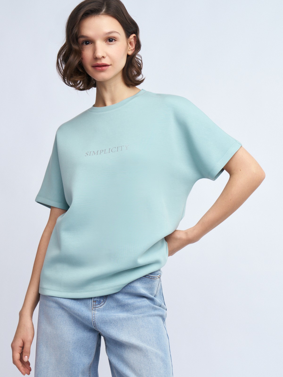 Блузка-футболка из неопрена с принтом-надписью