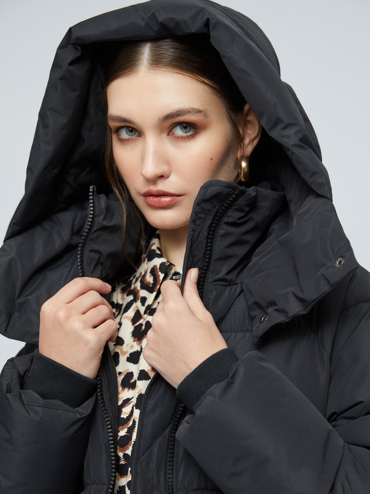 Тёплая стёганая куртка-пальто с капюшоном и двойным воротником