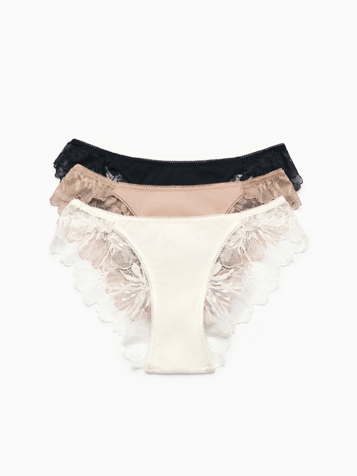 Набор трусов с кружевом (3 шт. в комплекте)
