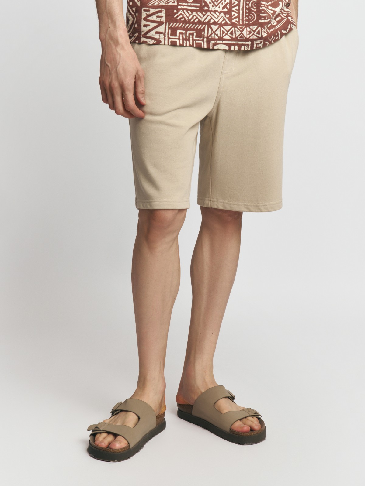 Трикотажные шорты на резинке