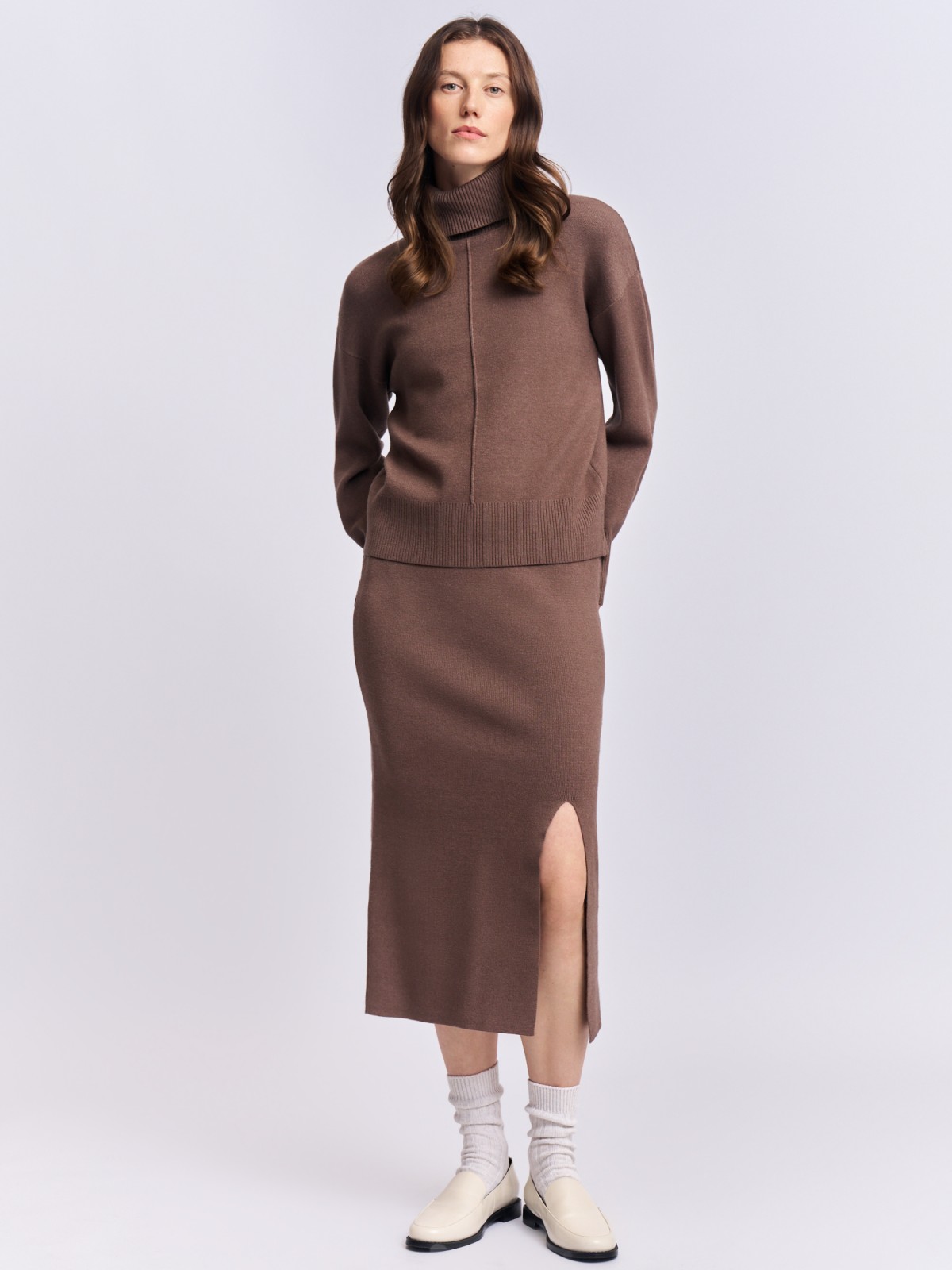 Трикотажная юбка-карандаш с разрезом