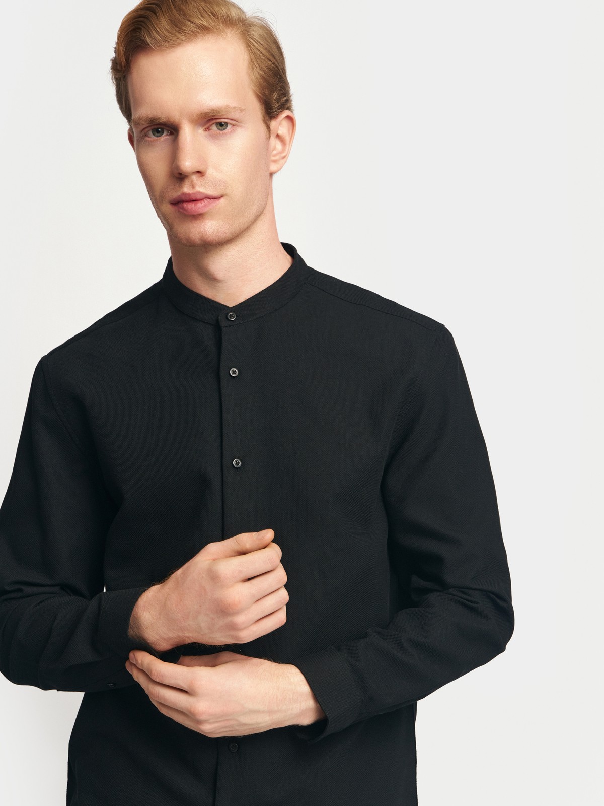 Офисная рубашка с воротником-стойкой и длинным рукавом