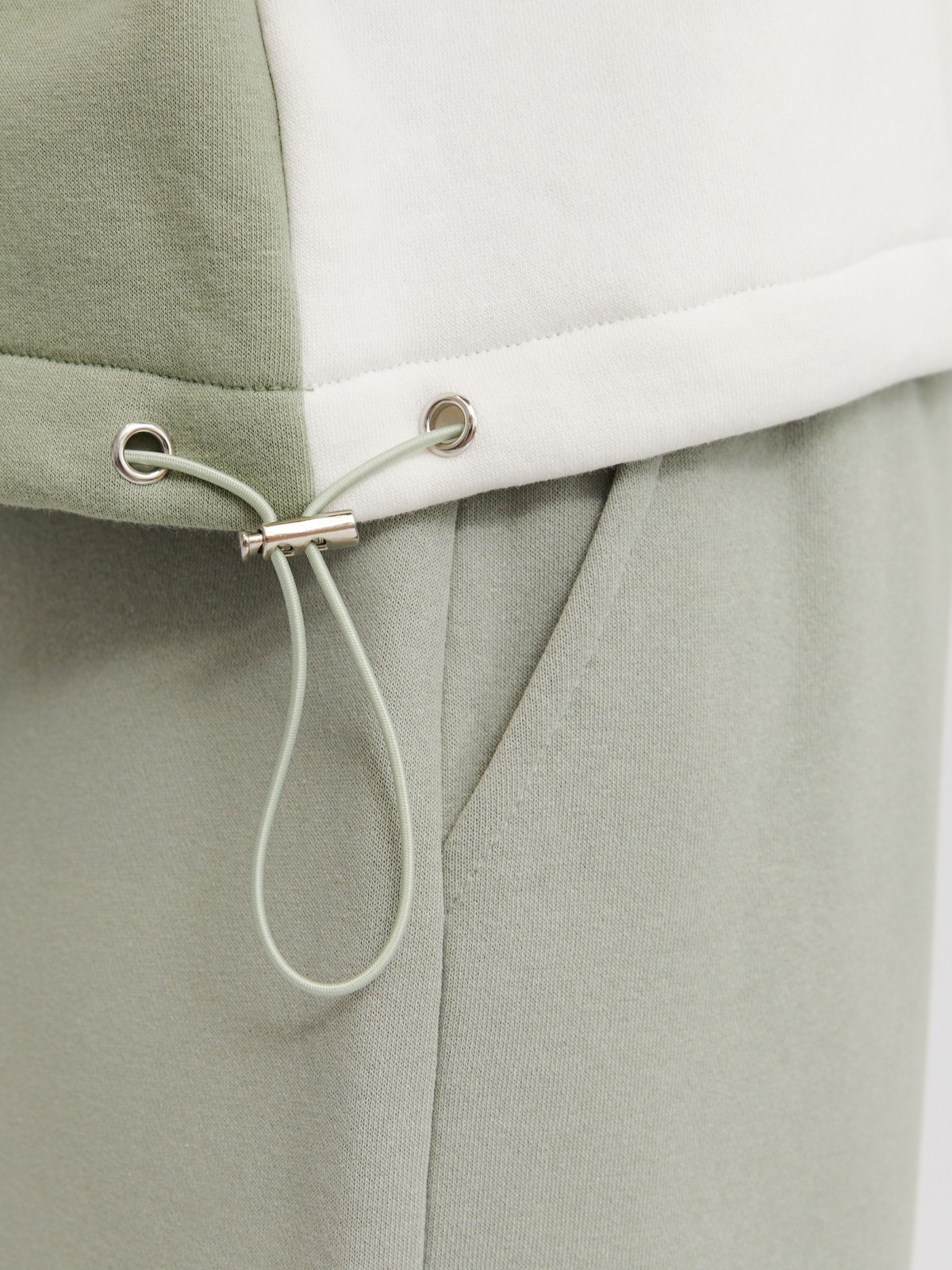 Утеплённая толстовка-анорак на кулиске с воротником-стойкой