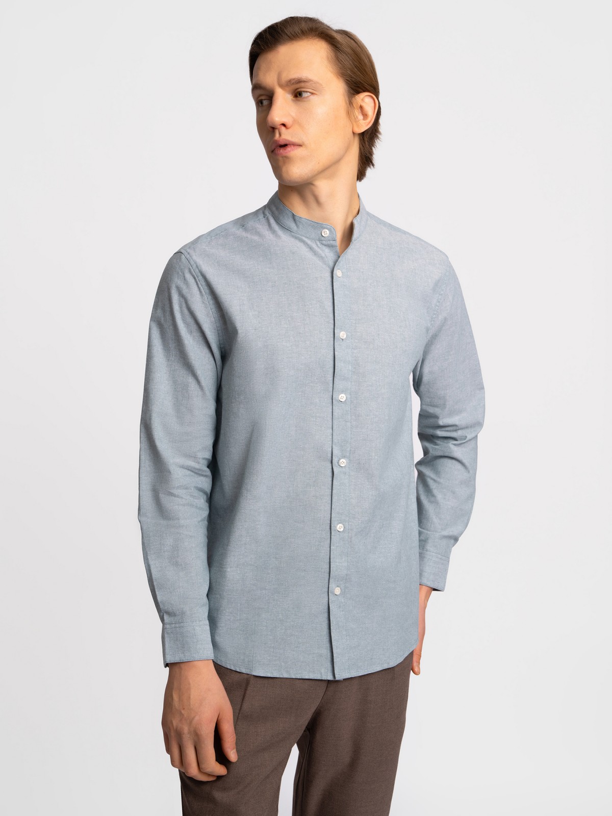 Льняная рубашка с воротником-стойкой