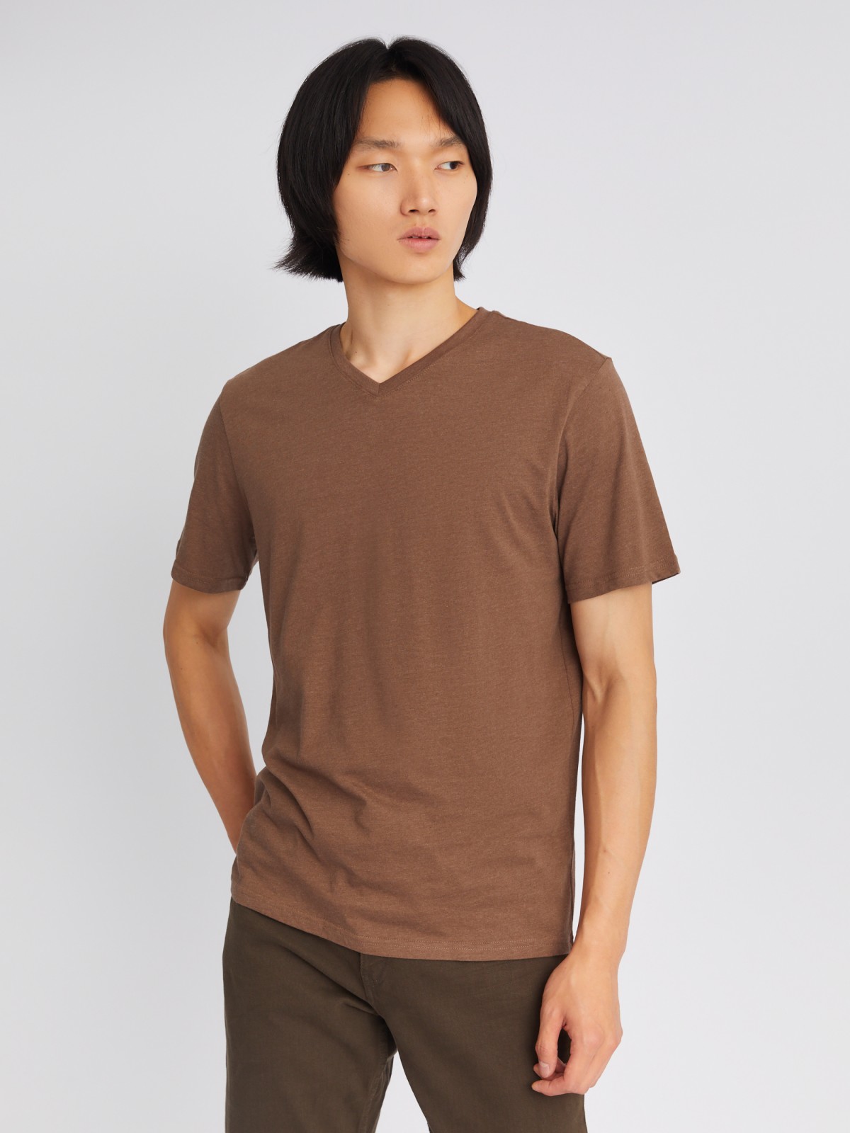 Трикотажная футболка с треугольным вырезом