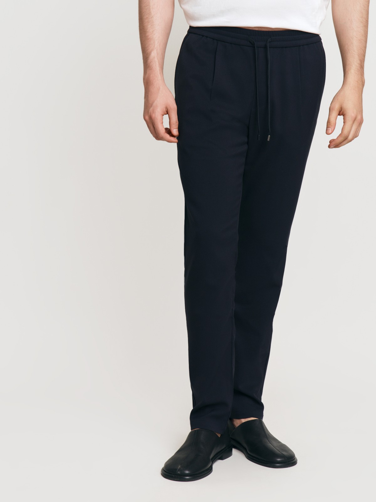 Брюки силуэта Tapered на резинке с кулиской