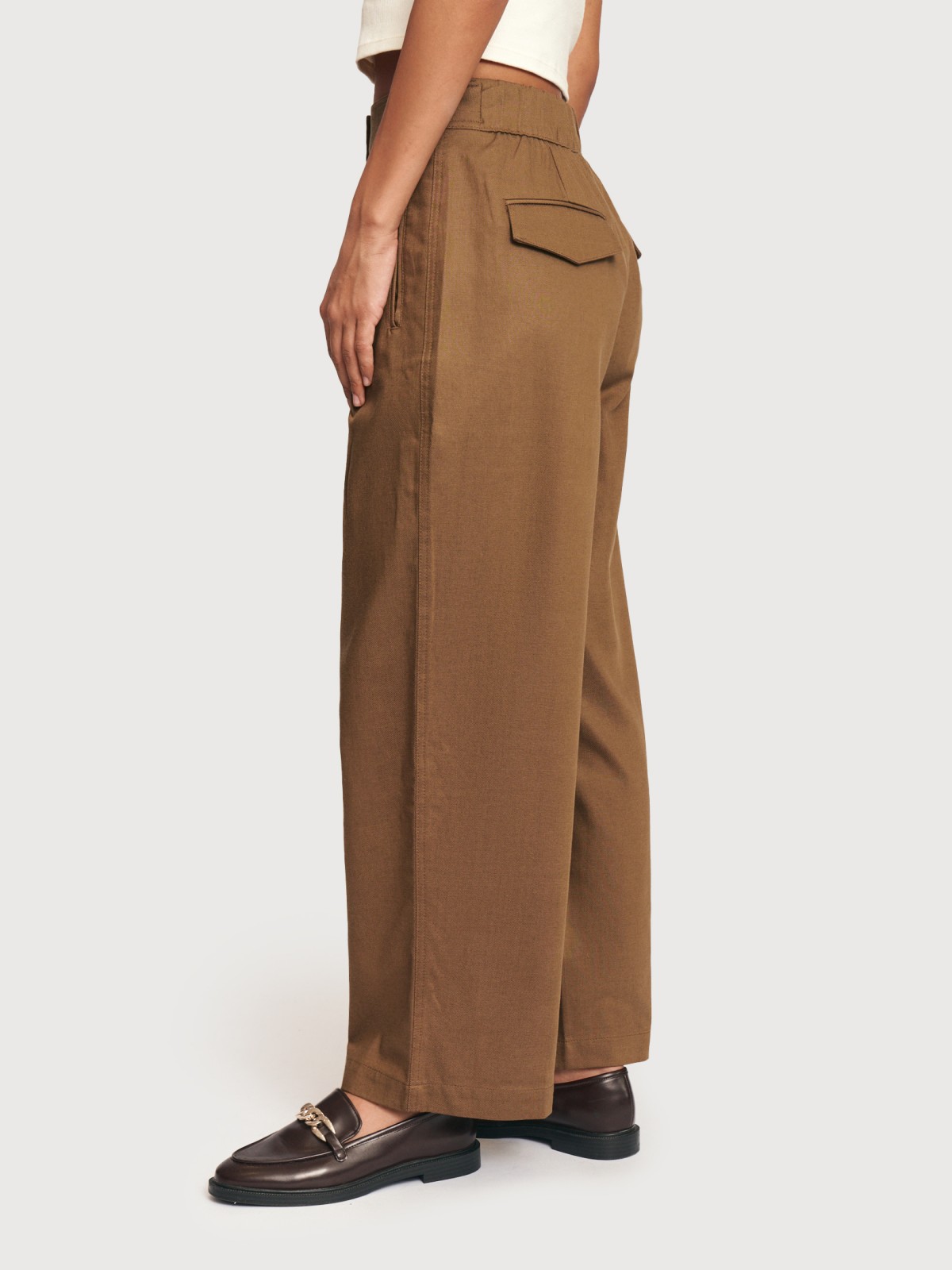 Брюки Carrot на резинке со стрелками