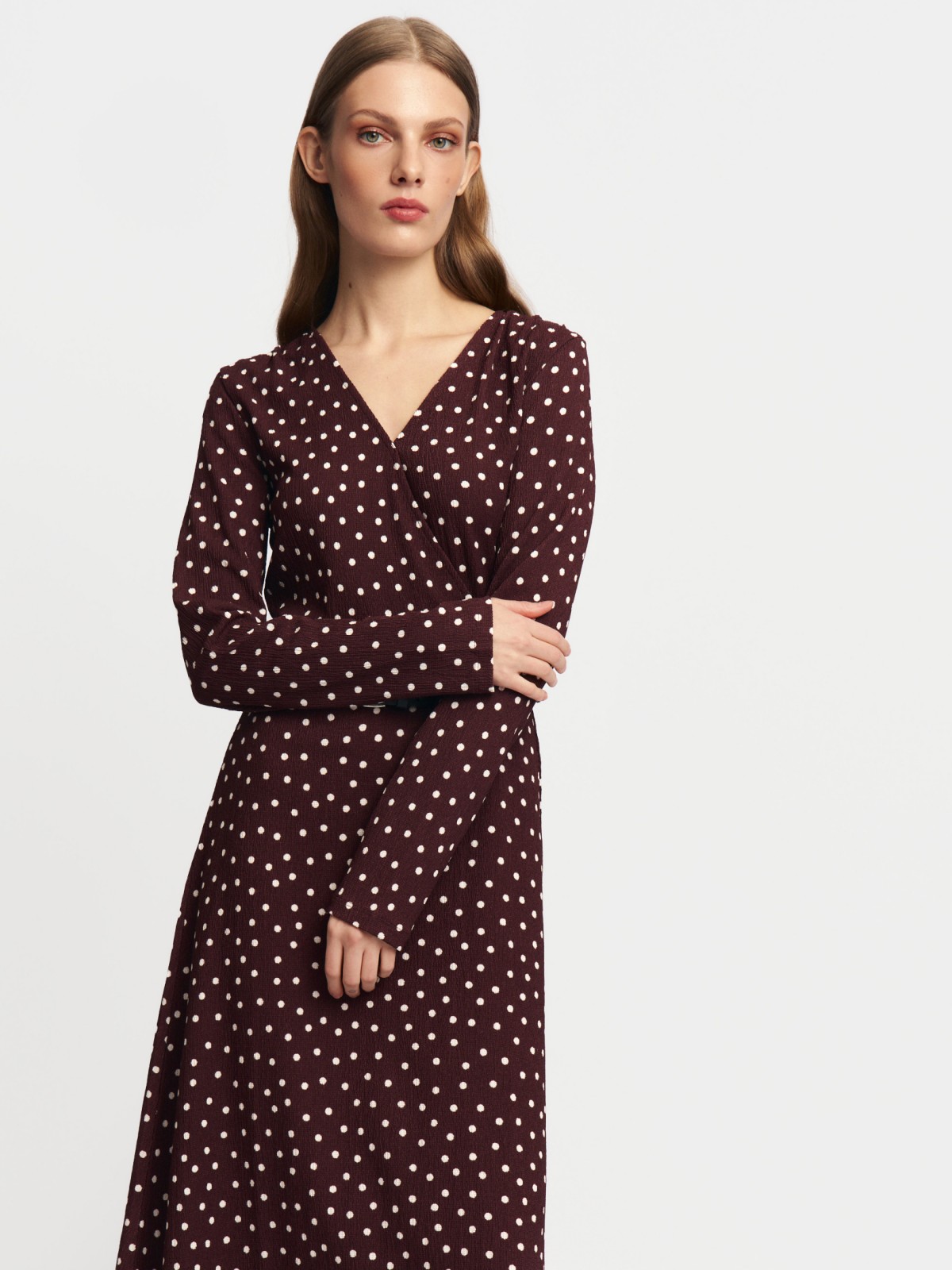 Платье миди в горошек с ремнём