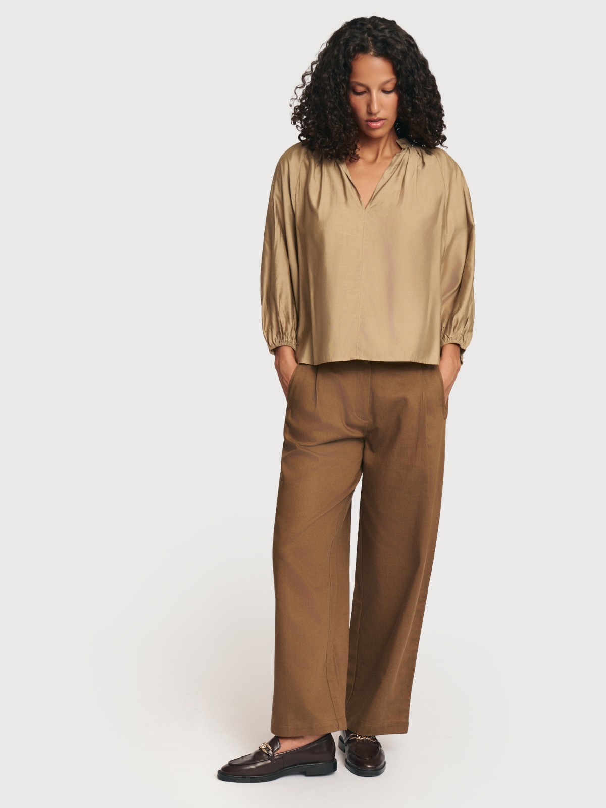 Брюки Carrot на резинке со стрелками