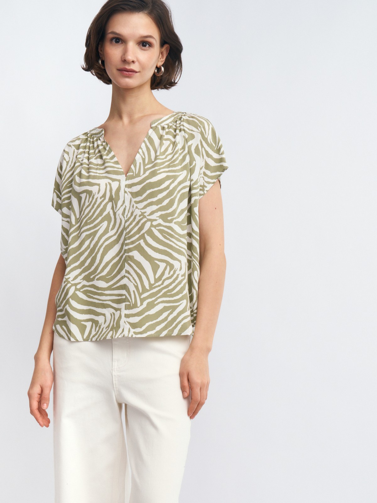 Блузка из вискозы с узором в полоску