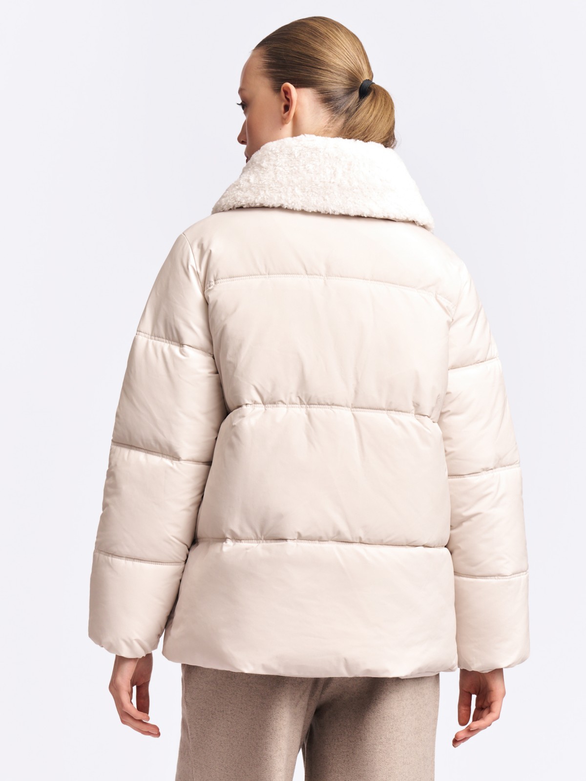 Тёплая куртка с высоким воротником