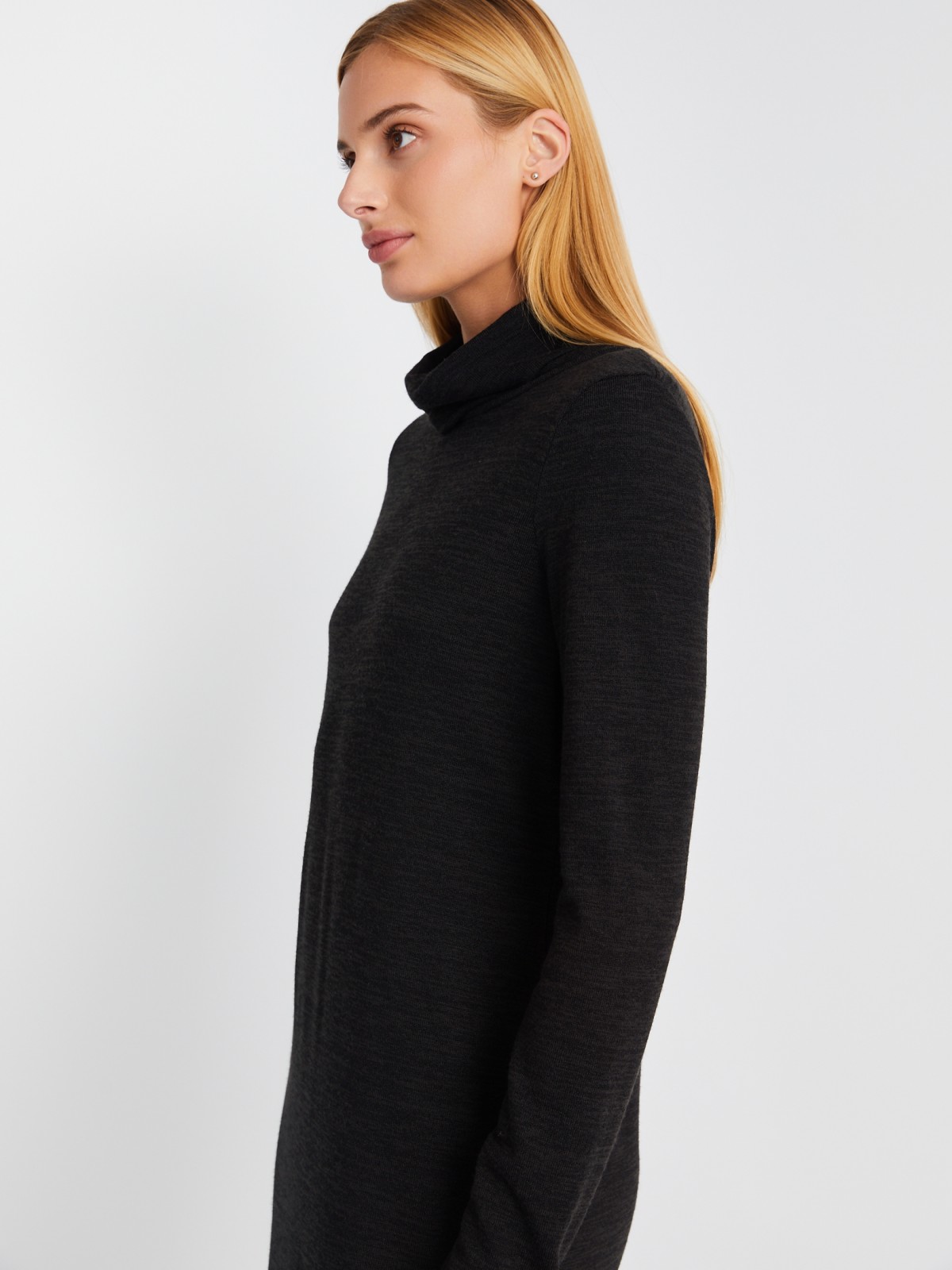 Трикотажное платье-свитер длины миди с высоким горлом zolla 02334819F062, цвет темно-серый, размер XS - фото 3