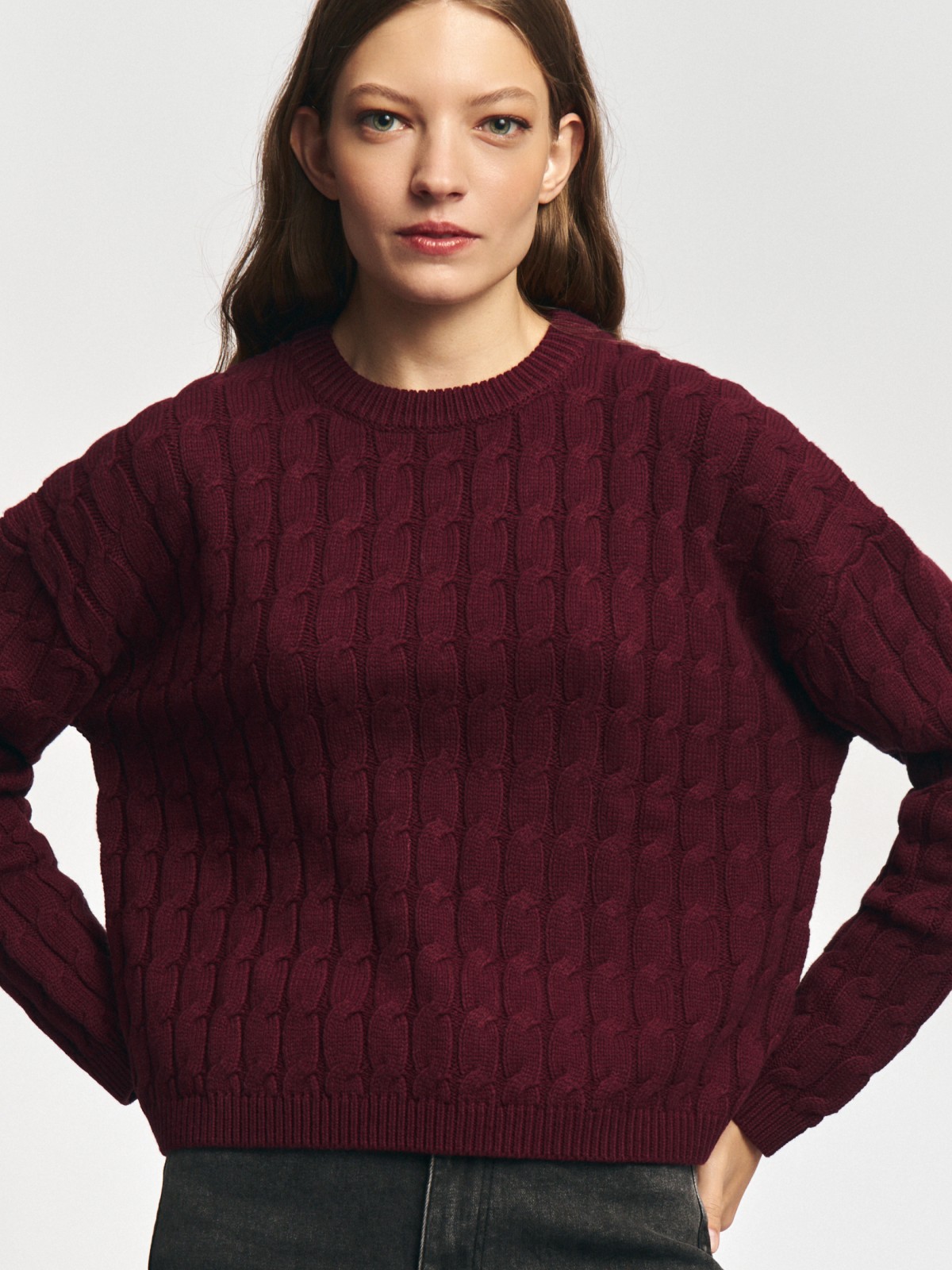 Вязаный джемпер с узором косы