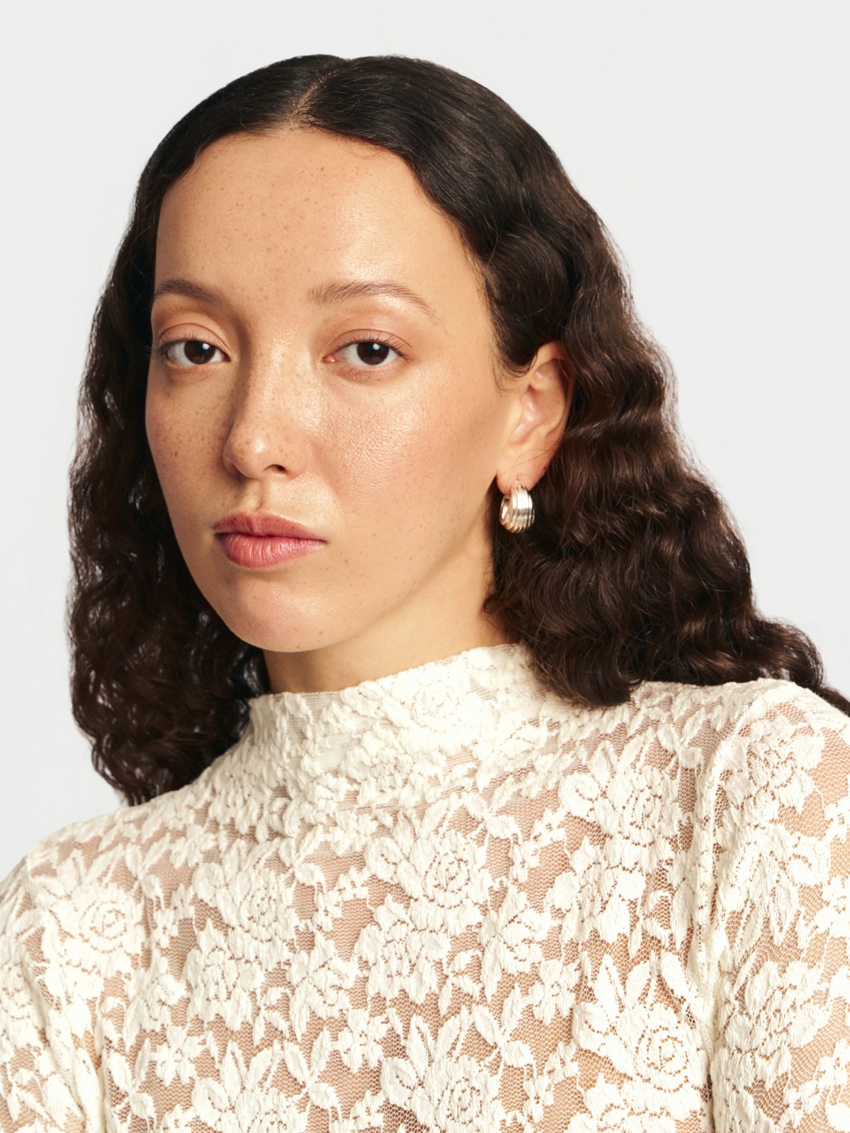 Кружевной лонгслив с длинным рукавом