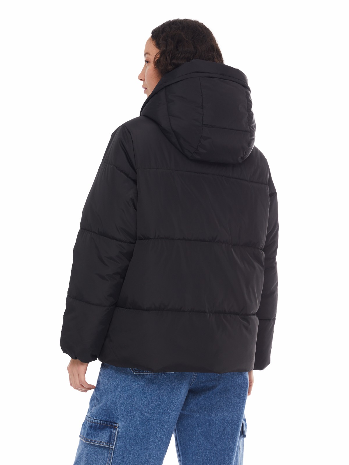 Тёплая укороченная дутая куртка с капюшоном zolla 024125112434, цвет черный, размер XS - фото 6