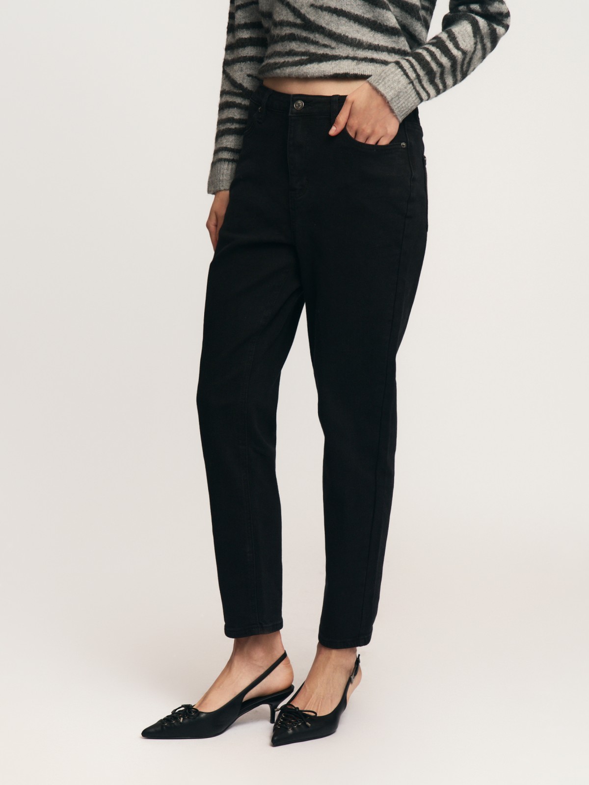 Утеплённые джинсы силуэта Mom Comfort с начёсом