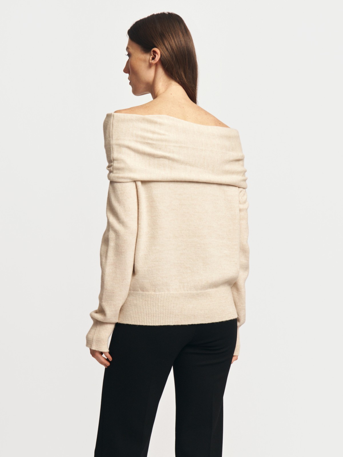 Вязаный джемпер с открытыми плечами