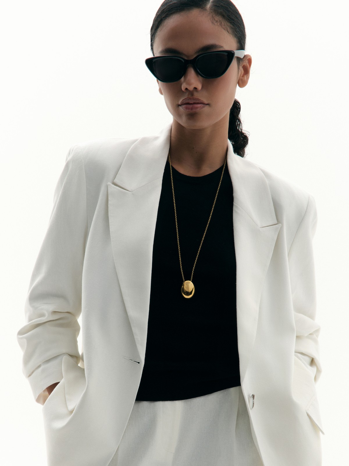 Льняной жакет прямого силуэта на пуговице 2999₽