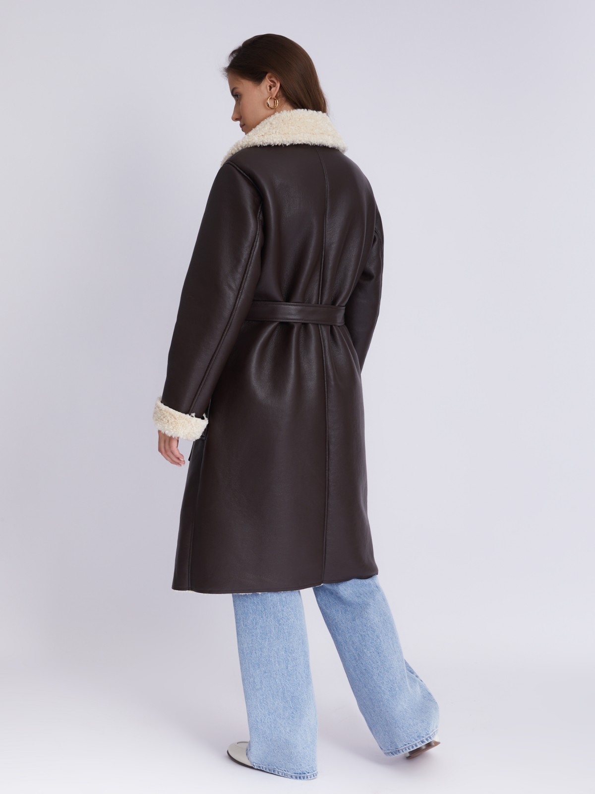 Длинное тёплое пальто-дублёнка из экокожи с искусственным мехом по подкладке и с поясом zolla 023335507074, цвет коричневый, размер S - фото 6