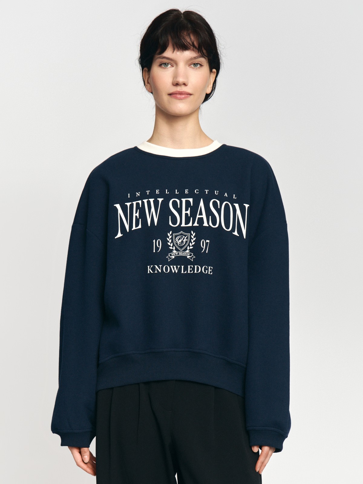 Утеплённый свитшот с принтом