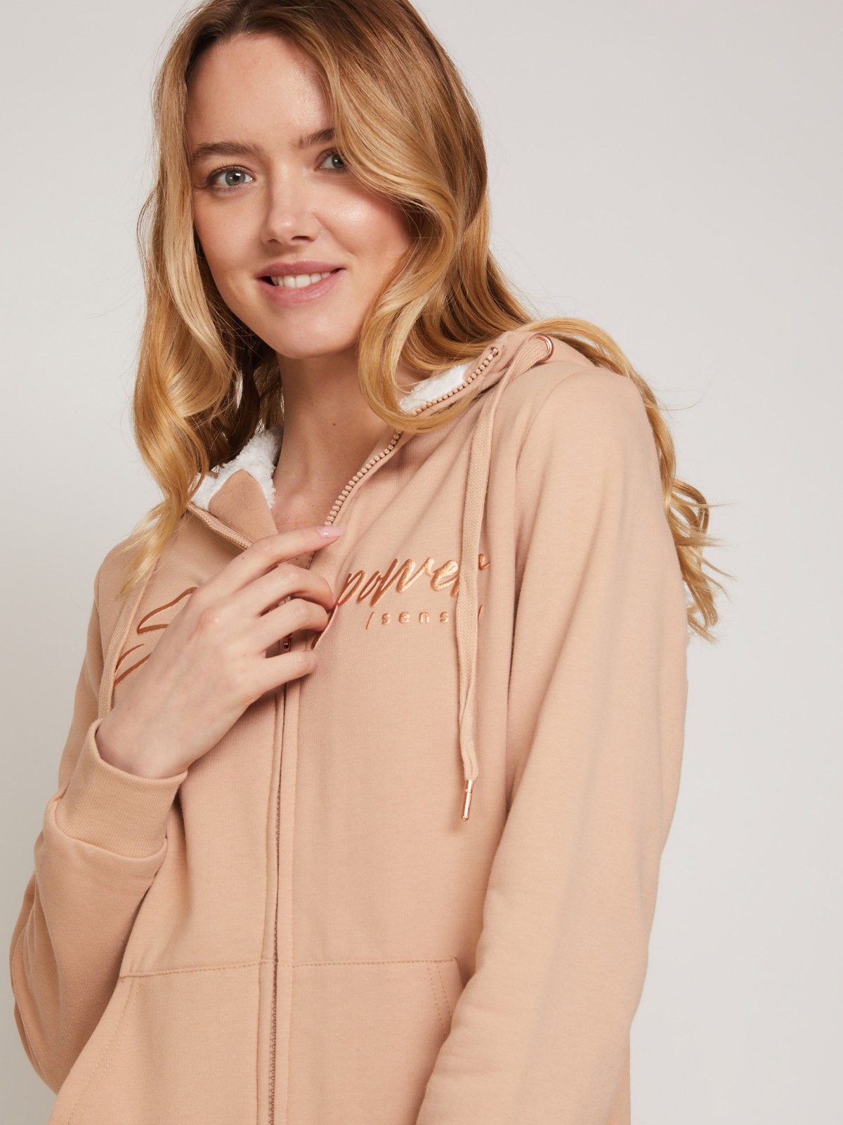 Толстовка с капюшоном