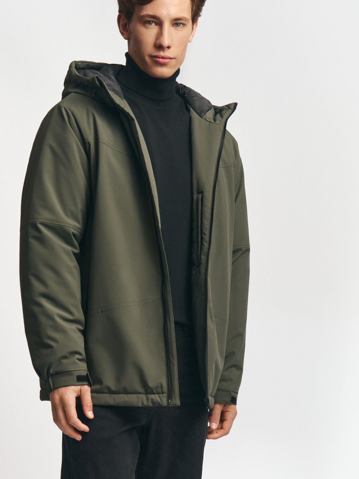 Тёплая куртка с капюшоном на синтепоне