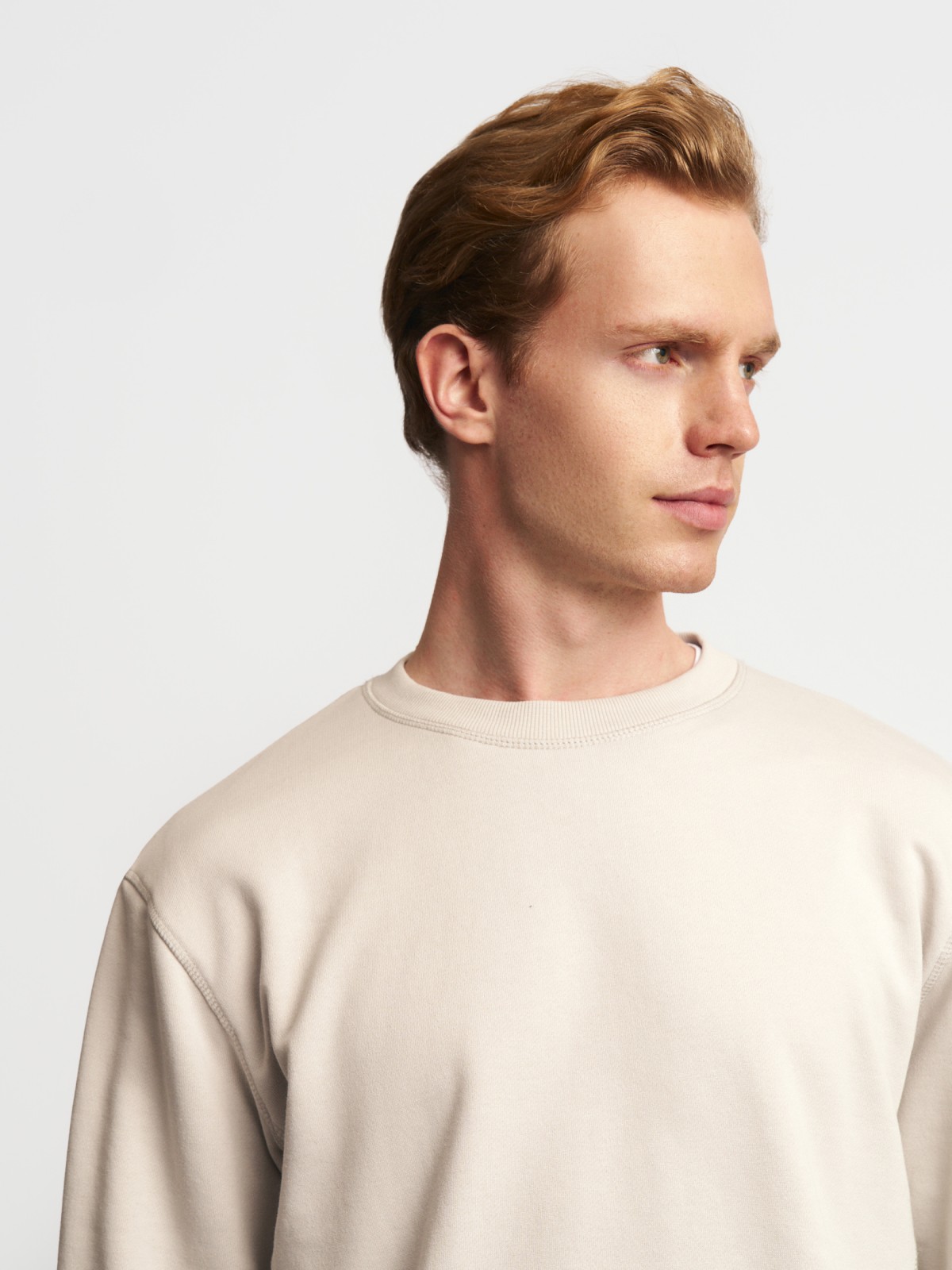 Свитшот прямого кроя с длинным рукавом