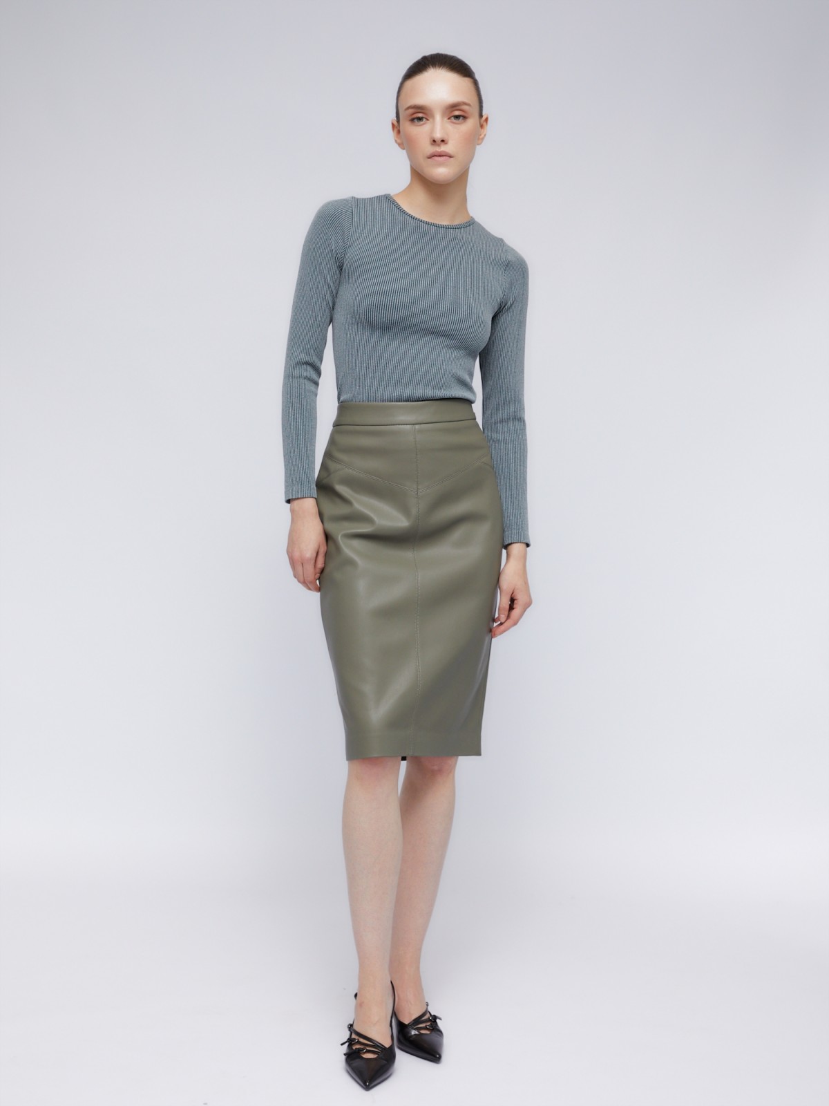 Юбка-карандаш из экокожи длины миди с разрезом