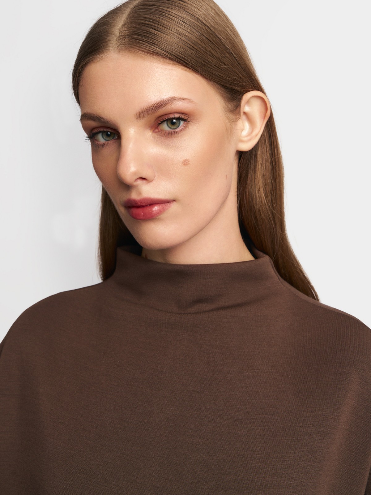 Трикотажное платье миди с поясом