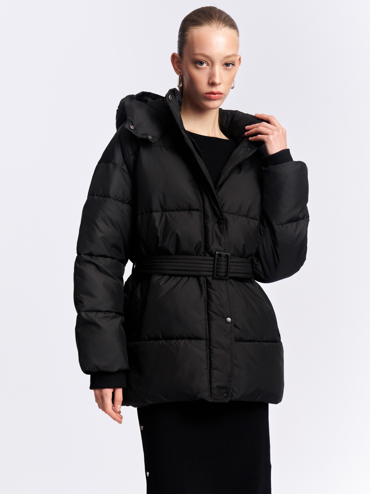 Тёплая куртка с капюшоном и поясом