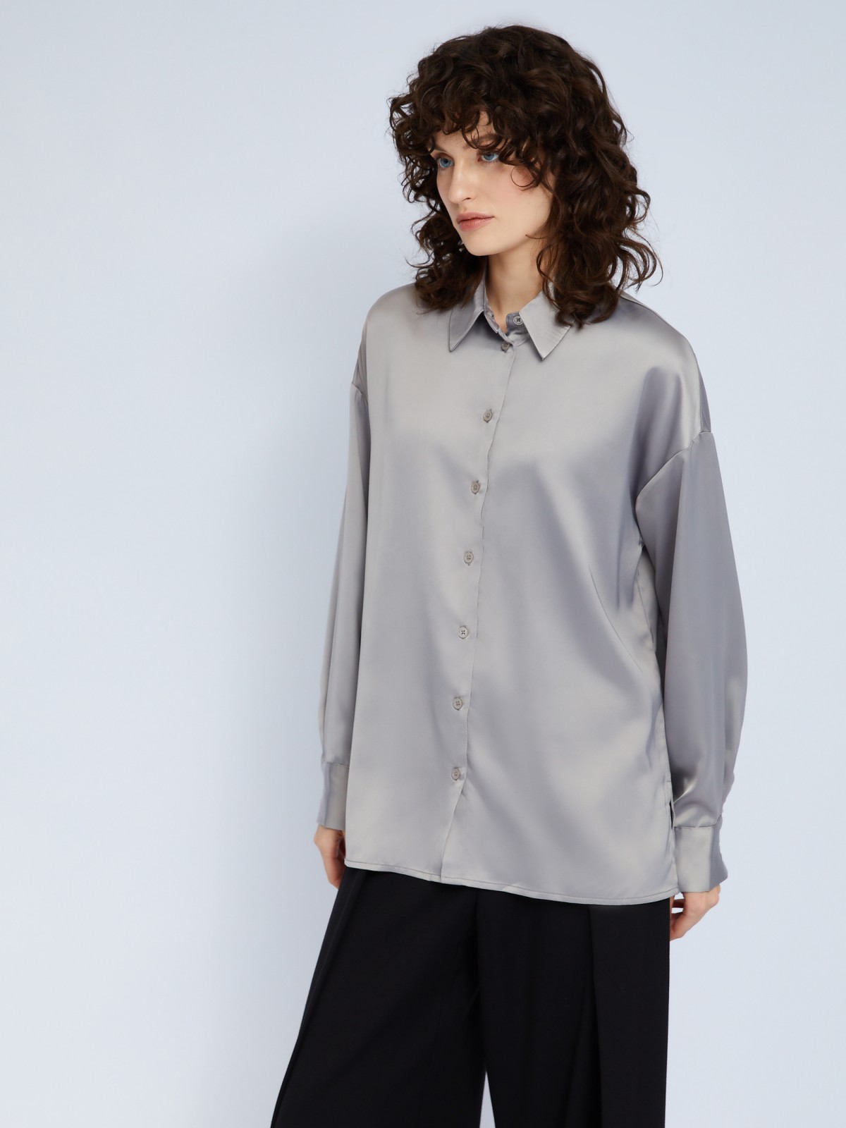 Рубашка свободного силуэта из атласной ткани