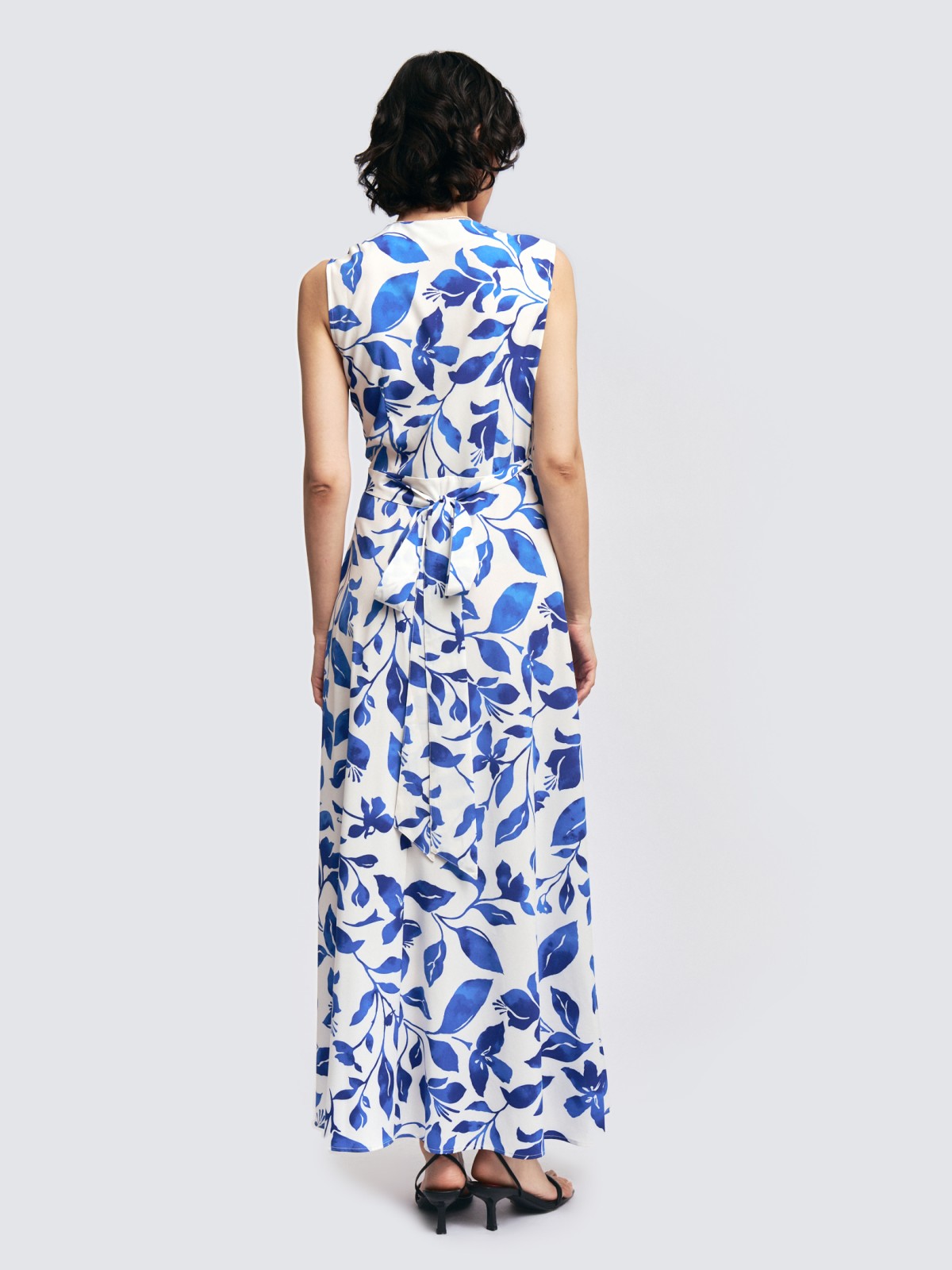 Платье длины макси без рукавов с запахом