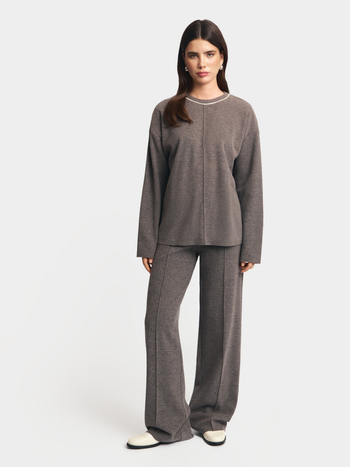 Трикотажные брюки на резинке со стрелками