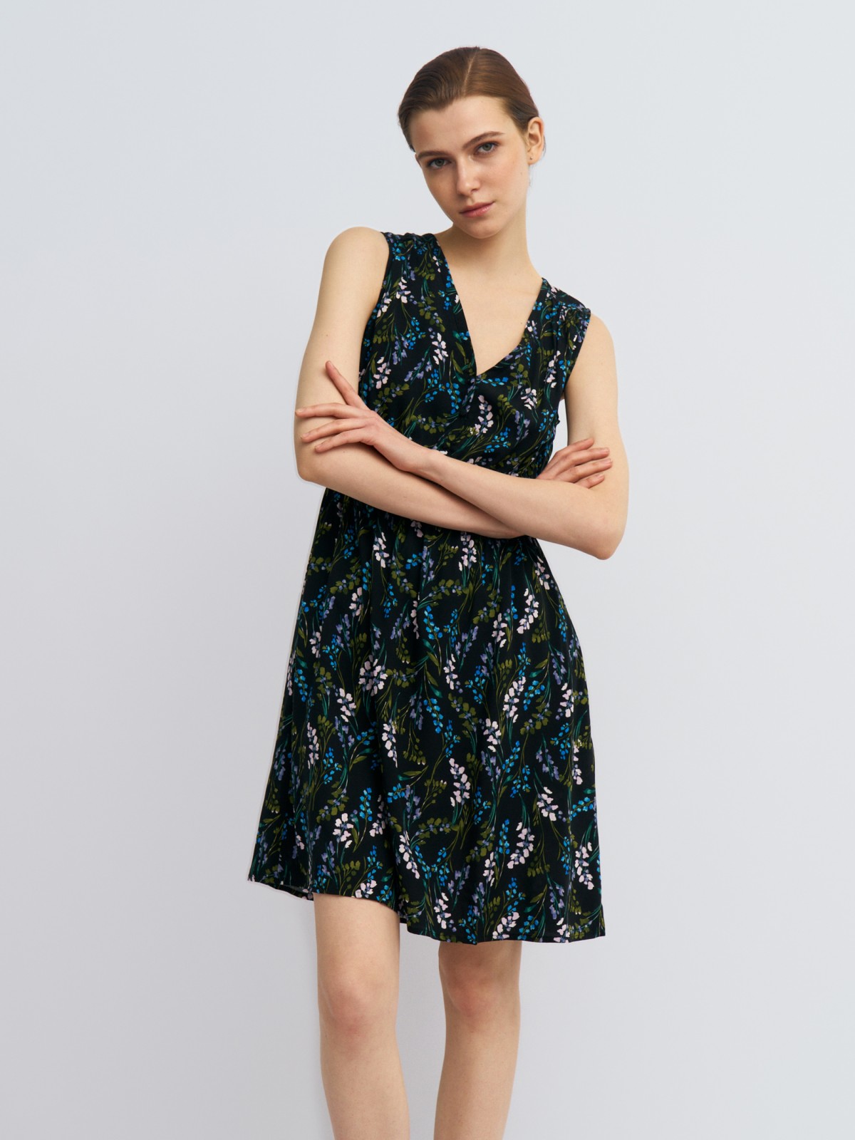 Платье без рукавов из вискозы с цветочным принтом