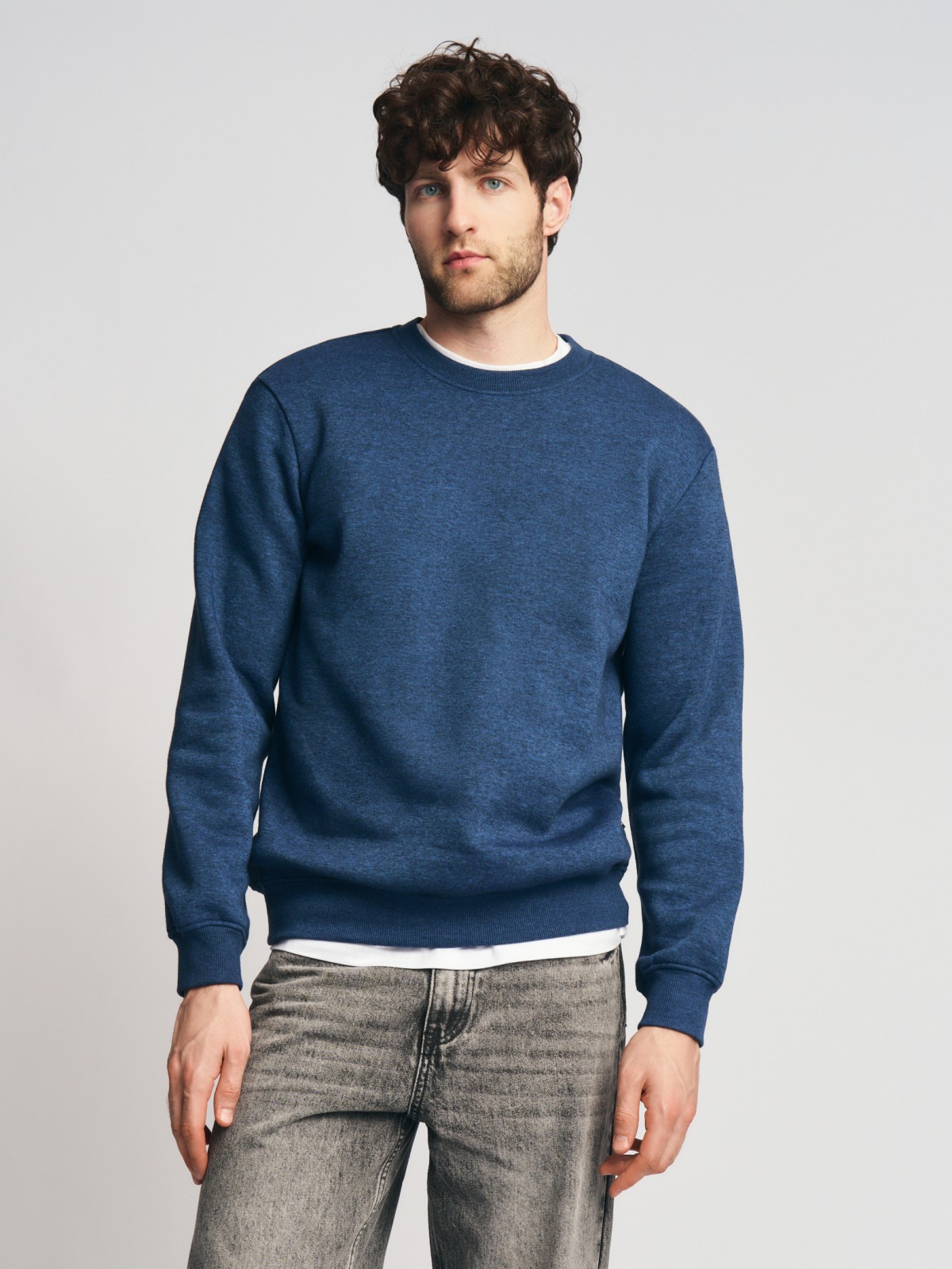 Утеплённый свитшот прямого кроя с длинным рукавом