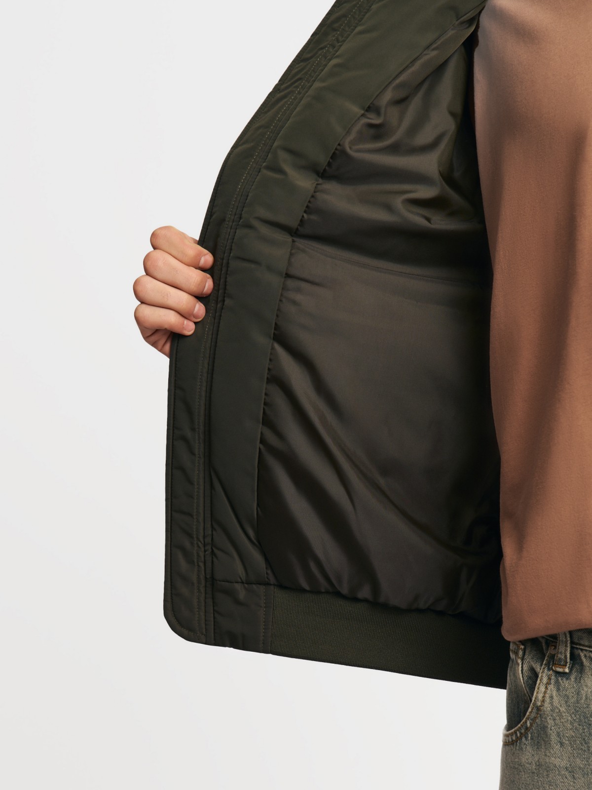 Утеплённая куртка-бомбер с воротником-стойкой