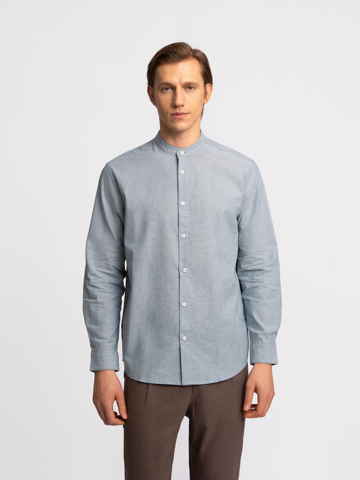 Льняная рубашка с воротником-стойкой