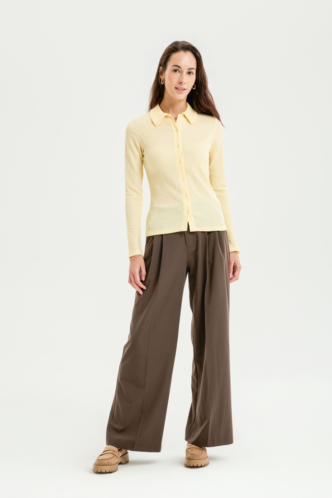 Прилегающая рубашка с отложным воротником