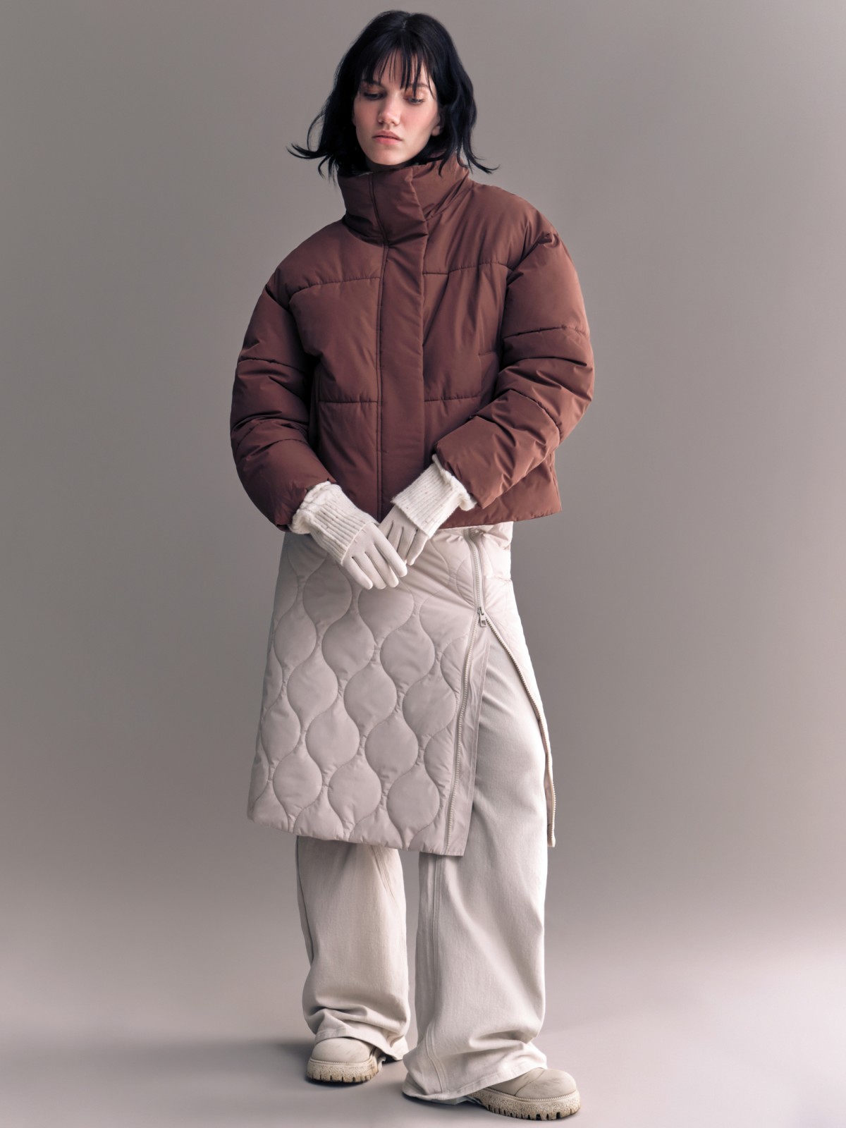 Короткая куртка с высоким воротником