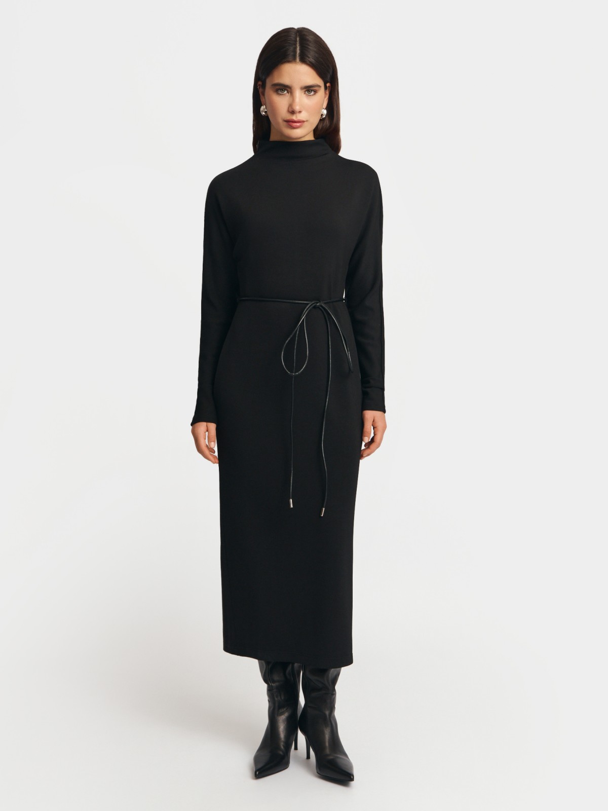 Трикотажное платье миди с поясом