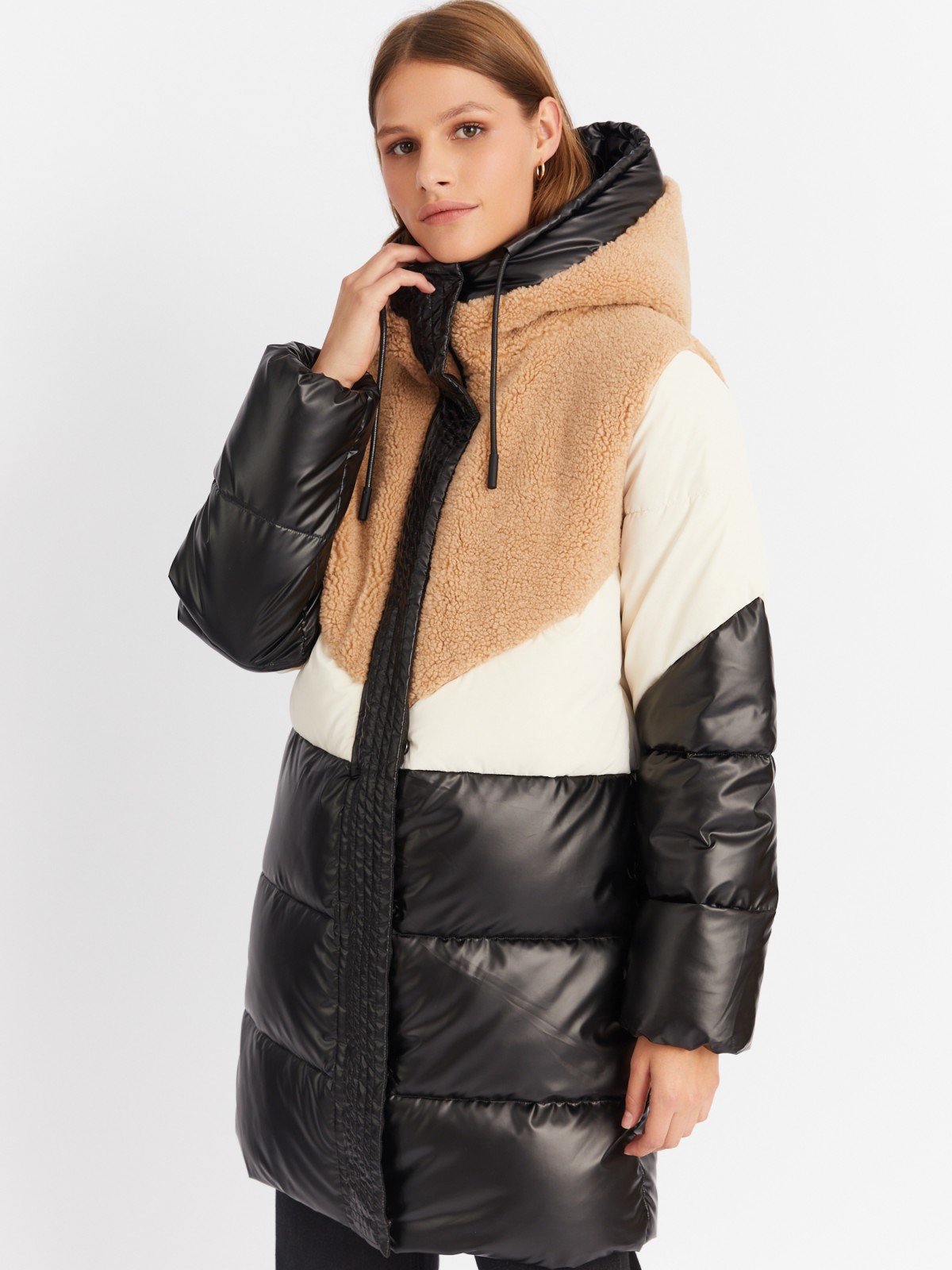 Тёплая куртка-пальто из экокожи с отделкой из экомеха и капюшоном